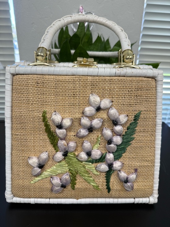 Hong Kong Handbags - Vintage Wicker Purse/ Bag Raffia Embroidery White Top Handle Hong Kong 1960s
